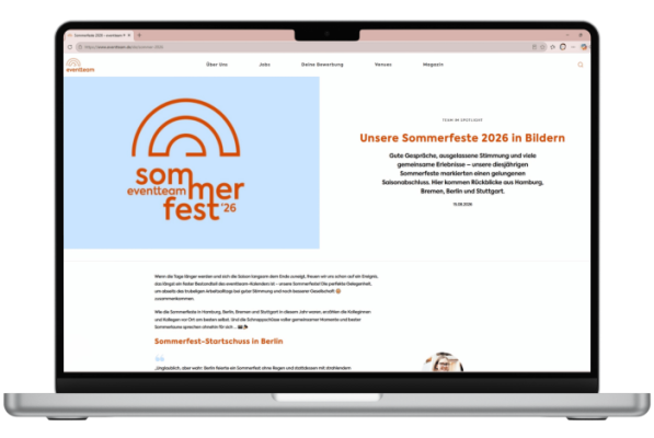 Magazinbeitrag „Unsere Sommerfeste 2026 in Bildern“ auf einem Laptop mit dem Logo des Eventteam Sommerfests 2026.